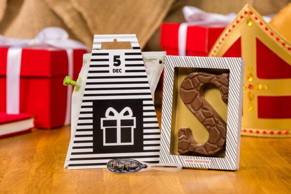 sinterklaas-theepakket-met-chocoladeletter-geschenk-brievenbus-cadeau-thee