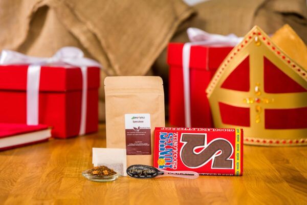 sinterklaascadeau-tony's-chocolonely-en-speculaas-thee-tonyreep-chocoladereep-cadeau-geschenk-online-sinterklaas-bestellen-collega